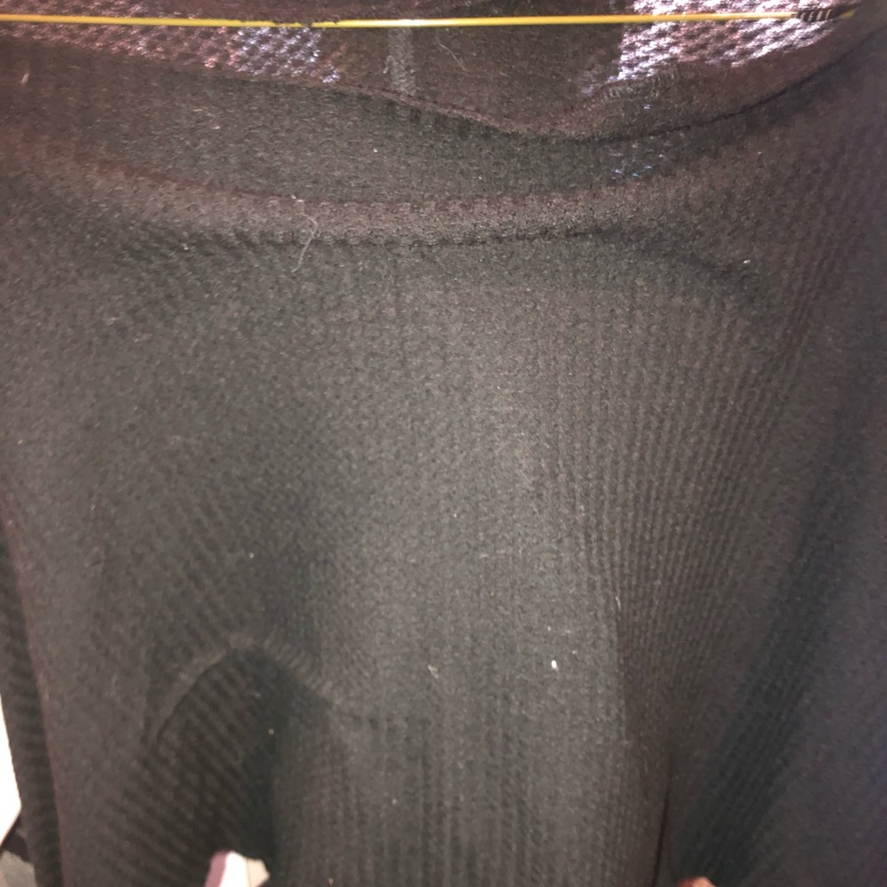 Black Essue Sweater